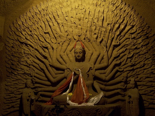 Avalokiteshvara_-_1000_armed.jpg