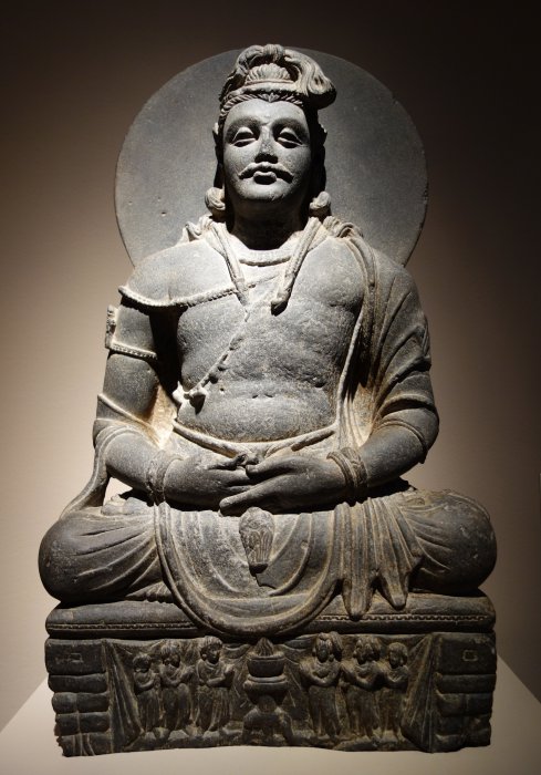 Seated_Maitreya,_the_Future_Buddha,_India_DSC01615_.jpg