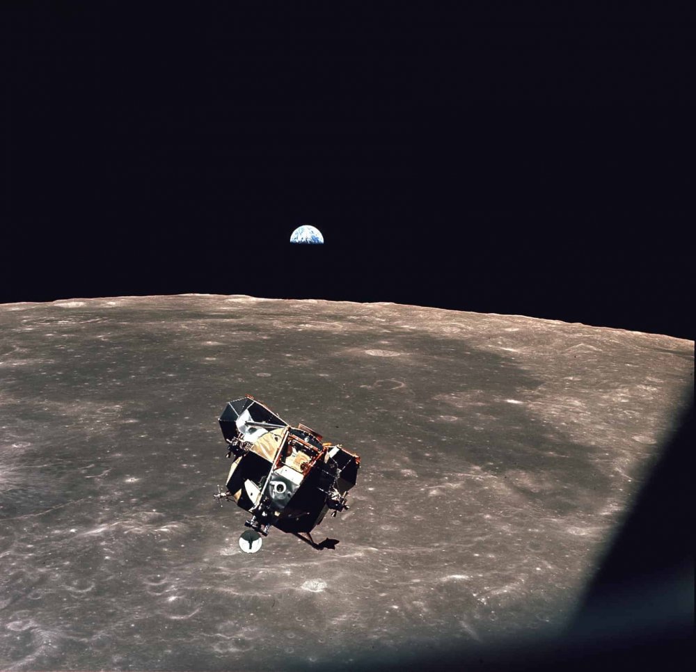 as11_44_6642.jpg